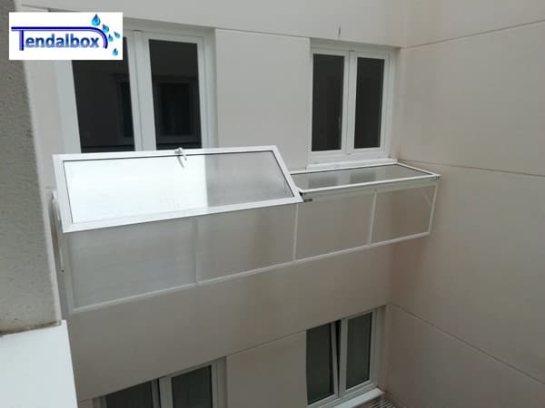 Algunos de los cubretendales fabricados por Tendalbox